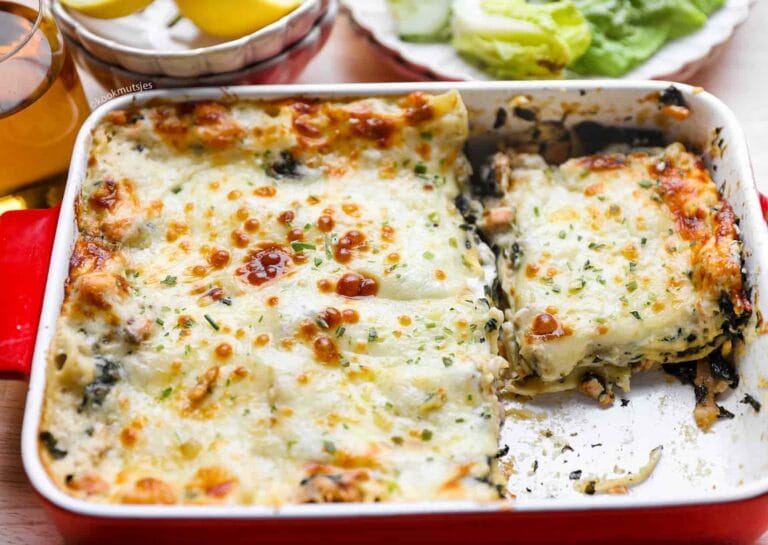 Salmon lasagna with spinach