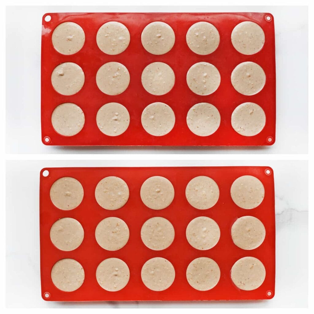 Spuit het chocolade-hazelnootmengsel in een siliconenvorm. Zet de siliconenvorm 45-60 minuten in de vriezer, of totdat de chocolade volledig hard is.