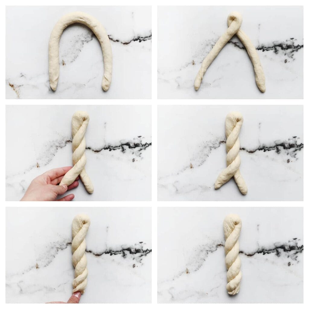 Vouw de streng naar binnen op een manier dat ze naast elkaar liggen. Draai ze vervolgens in elkaar om een vlechtvorm te creëren, vergelijkbaar met een gevlochten touw of koord. Herhaal deze werkwijze.