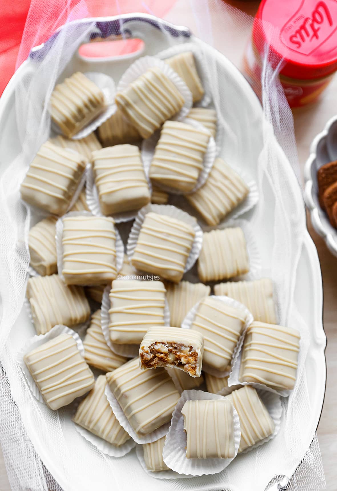 Speculoosbonbons met witte chocolade eindresultaat hap Kookmutsjes