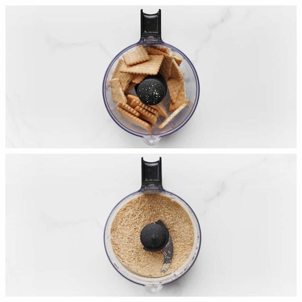 Doe de theebiscuit in een hakmolen en maal het fijn.