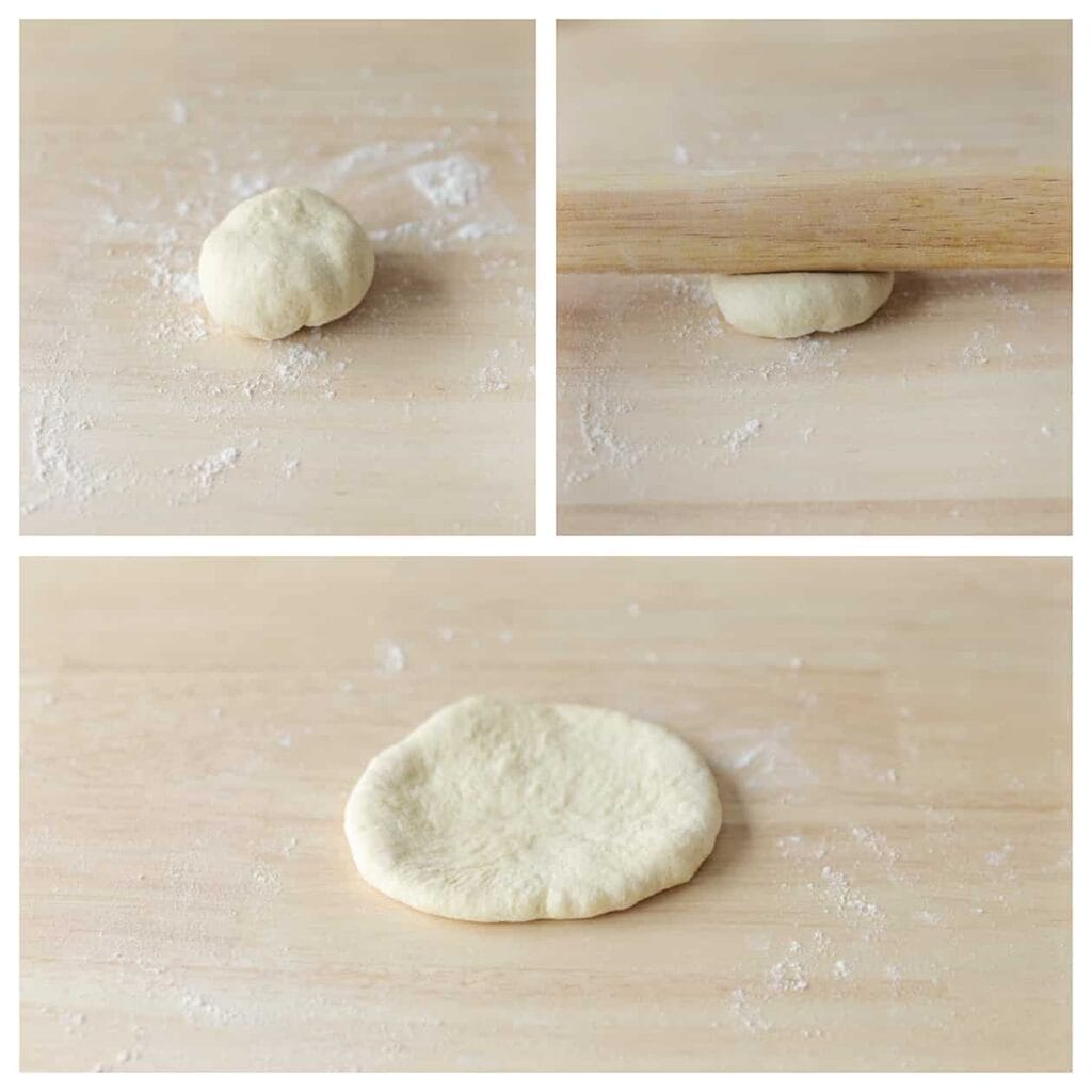 Rol elk bolletje deeg plat met een deegroller tot een diameter van ongeveer 10 cm.