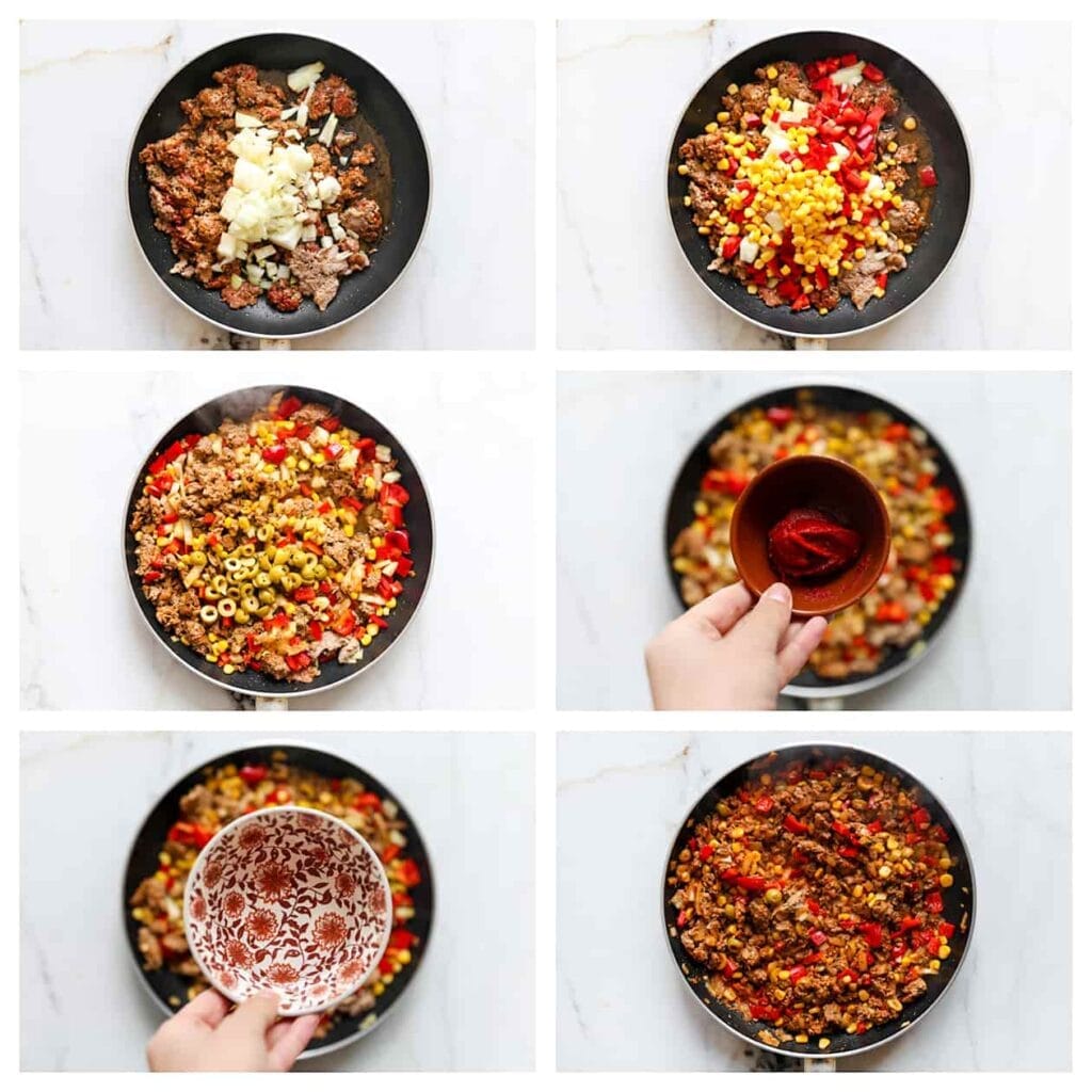 Voeg de gesnipperde gele ui, blokjes rode puntpaprika, maïs en plakjes groene olijven toe. Meng goed en bak 4-5 minuten. Voeg vervolgens de tomatenpuree en het water toe en meng tot een geheel.