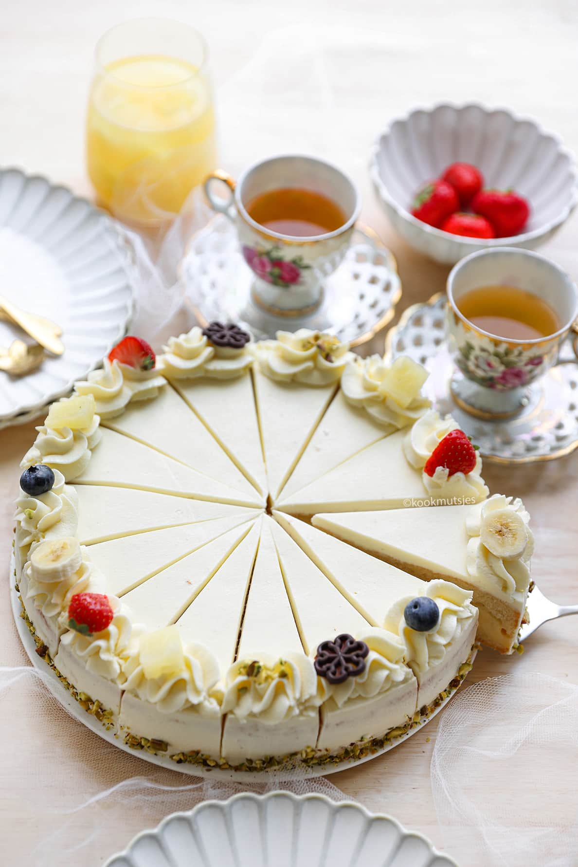 Vanillecake met gele room eindresultaat kookmutsjes