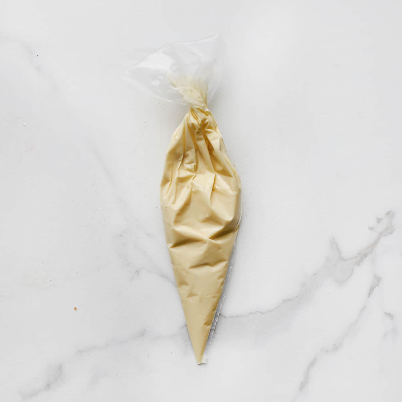 Witte chocolade in spuitzak