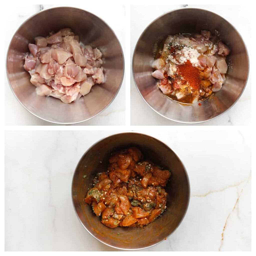 Was en snijd de kippendijen in kleine blokjes. Doe deze in een diepe kom en voeg zout, korianderpoeder, ras el hanout, cayennepeper, uienpoeder, knoflookpoeder, gedroogde peterselie en olijfolie toe. Meng alles goed door elkaar.