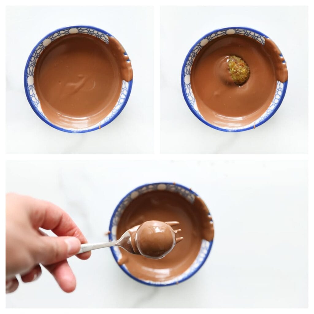 Kies de chocolade die jij lekker vindt. Smelt bijvoorbeeld ook melkchocolade au bain marie en doe deze in een klein diep kommetje. Haal de pistacheballetjes één voor één door de chocolade.