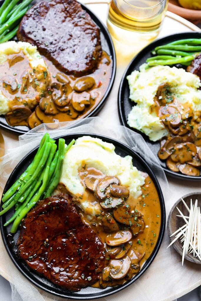 Biefstuk met Aardappelpuree en Champignonsaus eindresultaat Kookmutsjes