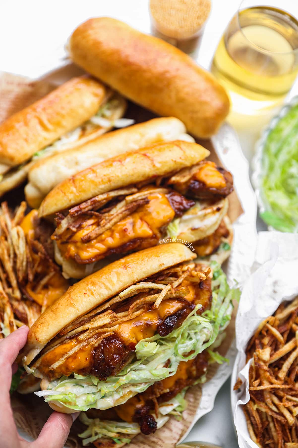 Broodje kippendijen met krokante friet eindresultaat Kookmutsjes