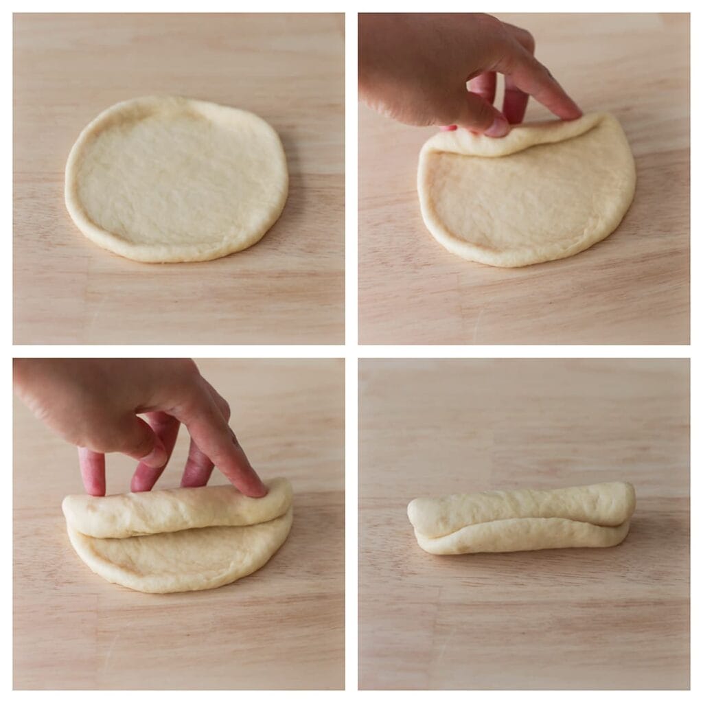 Rol elk bolletje uit tot een platte cirkel met een deegroller, en rol vervolgens strak op tot een langwerpige staaf.