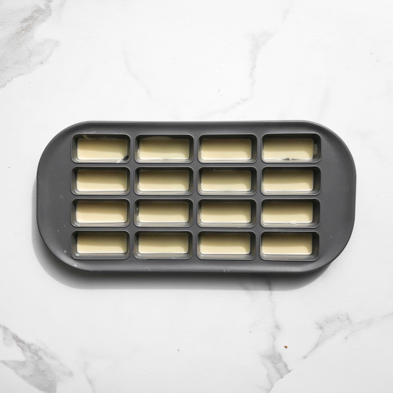 Chocoladelaag in siliconenvorm