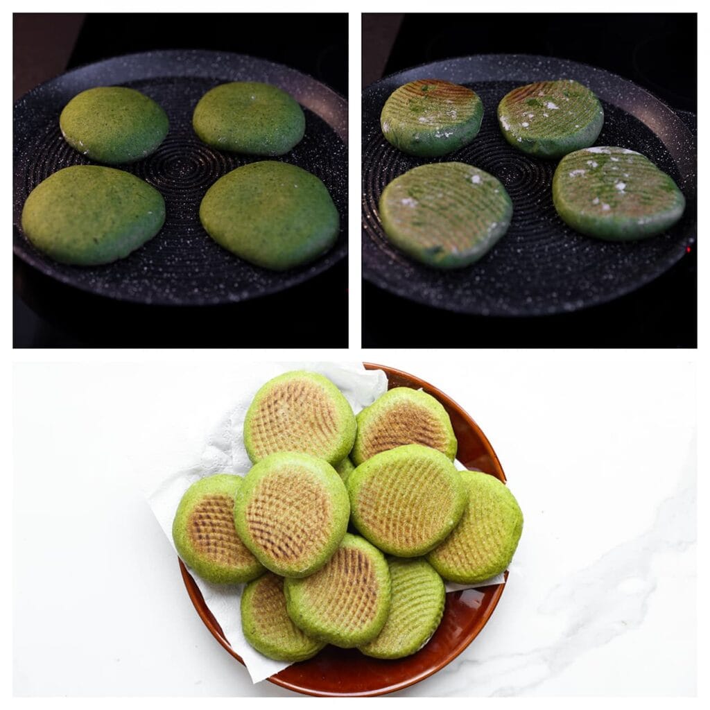 Verhit een koekenpan met een dikke bodem op middelhoog vuur. Bak de spinaziebroodjes aan beide kanten goudbruin, ongeveer 3-4 minuten per kant. Draai de broodjes om zodra ze een mooie kleur en een stevige buitenkant hebben gekregen. Dek de broodjes na het bakken direct af met een theedoek, zodat ze lekker zacht blijven.