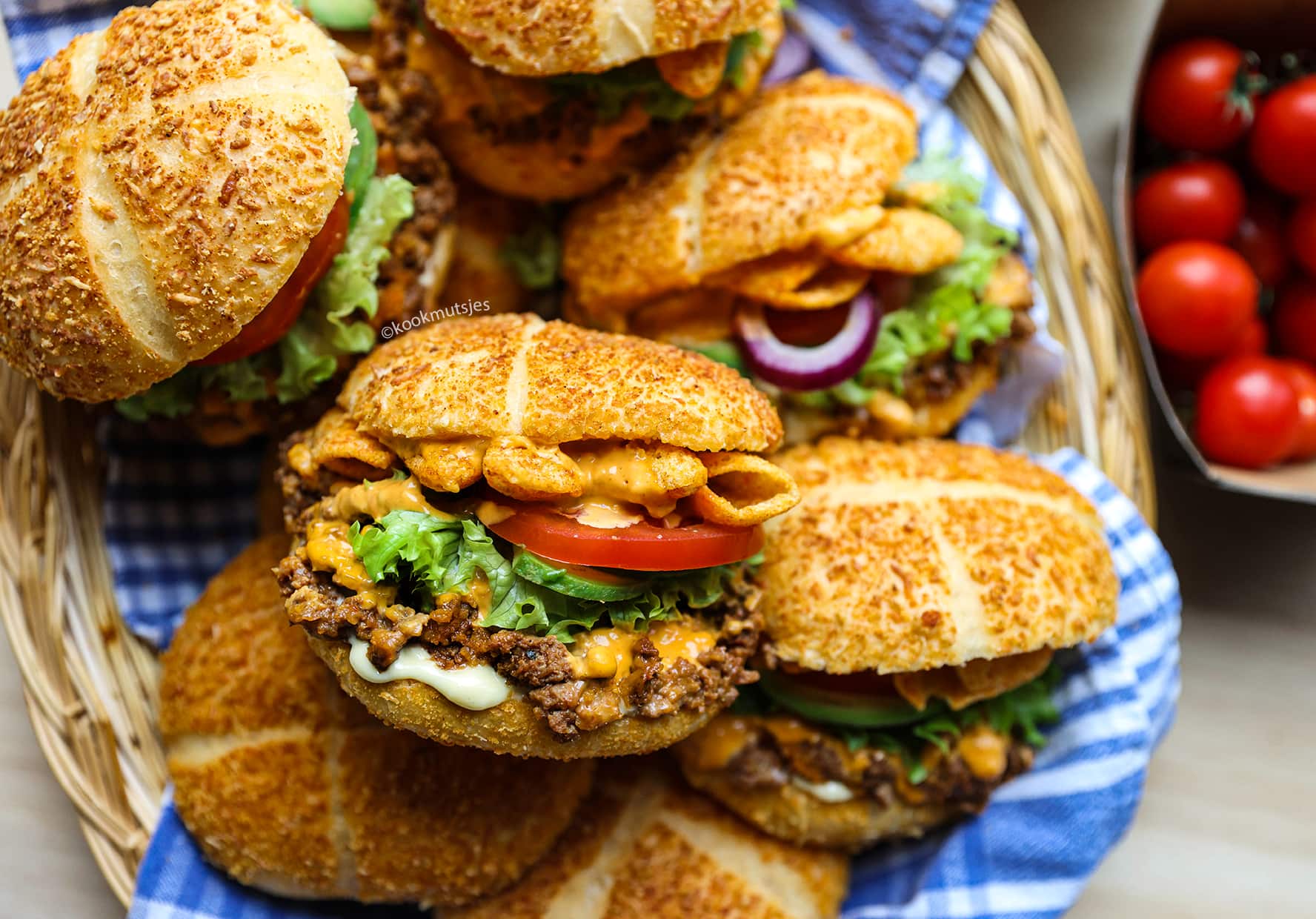 Chipsbroodjes met Gehakt Kookmutsjes