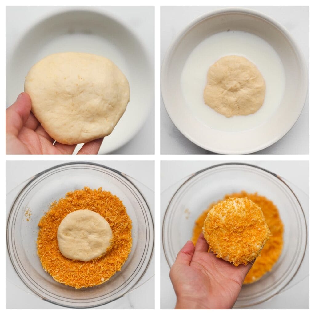 Haal elk stuk deeg eerst door de melk en vervolgens door het kaasmengsel.