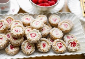 Frambozen Macadamia Koekjes met Witte Chocolade (No bake) Kookmutsjes