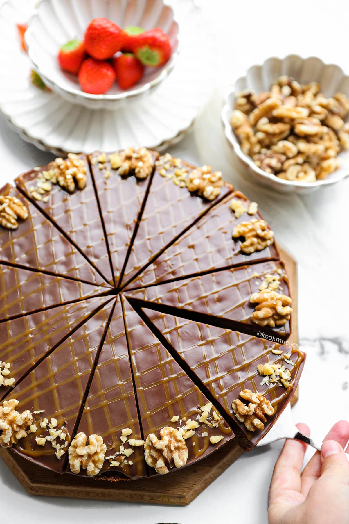 Walnoten-Karamelcake met Chocolade eindresultaat Kookmutsjes