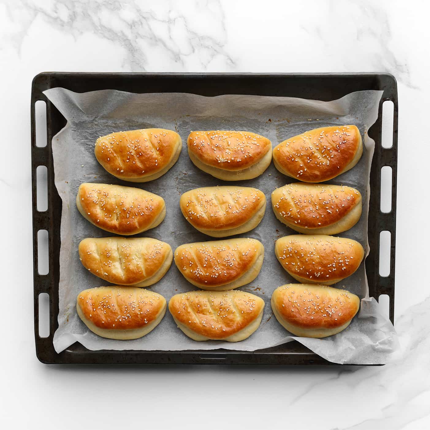 Broodjes goudbruin bakken in de oven