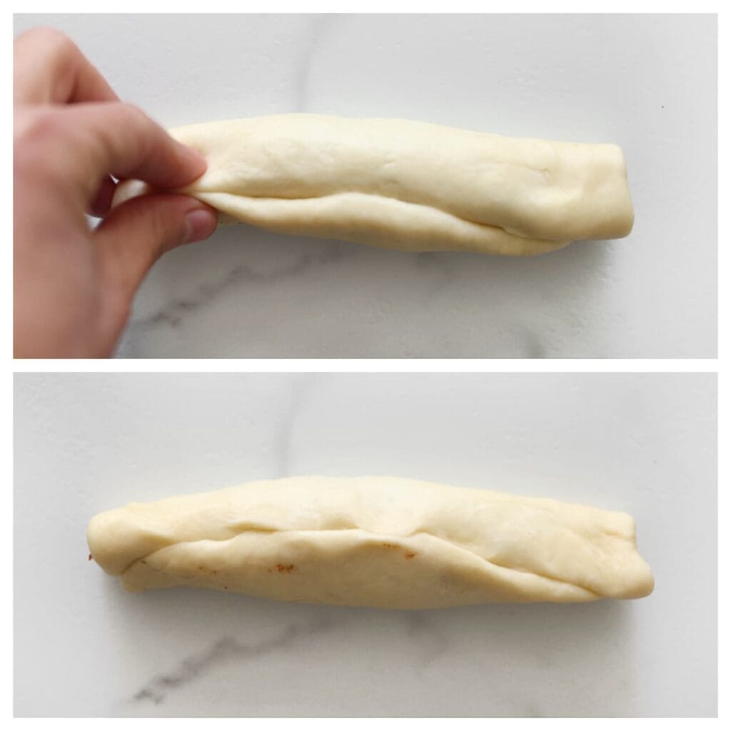 Knijp de naad van het opgerolde deeg goed dicht met je vingers, zodat de rol stevig blijft en de vulling niet naar buiten komt.