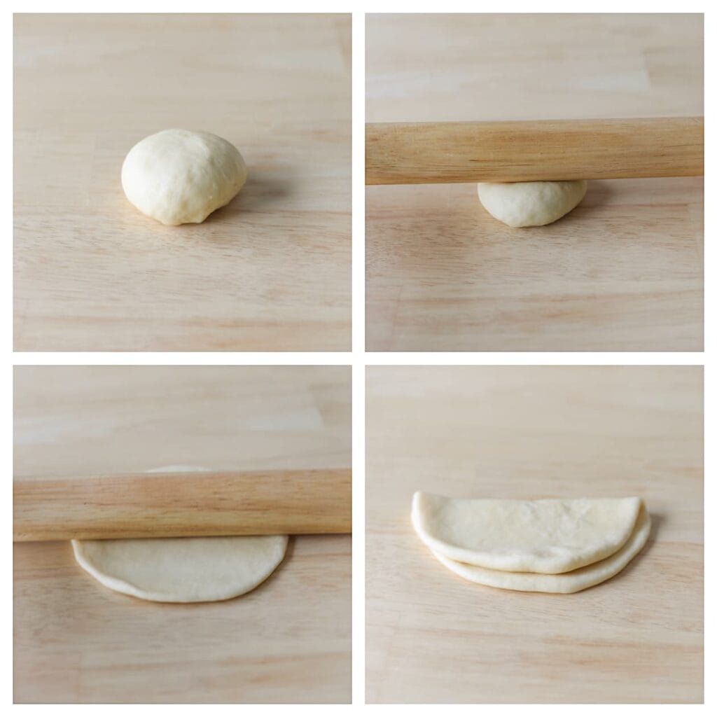 Rol elk bolletje met een deegroller uit tot een cirkel en vouw deze dubbel. Herhaal dit met alle bolletjes.