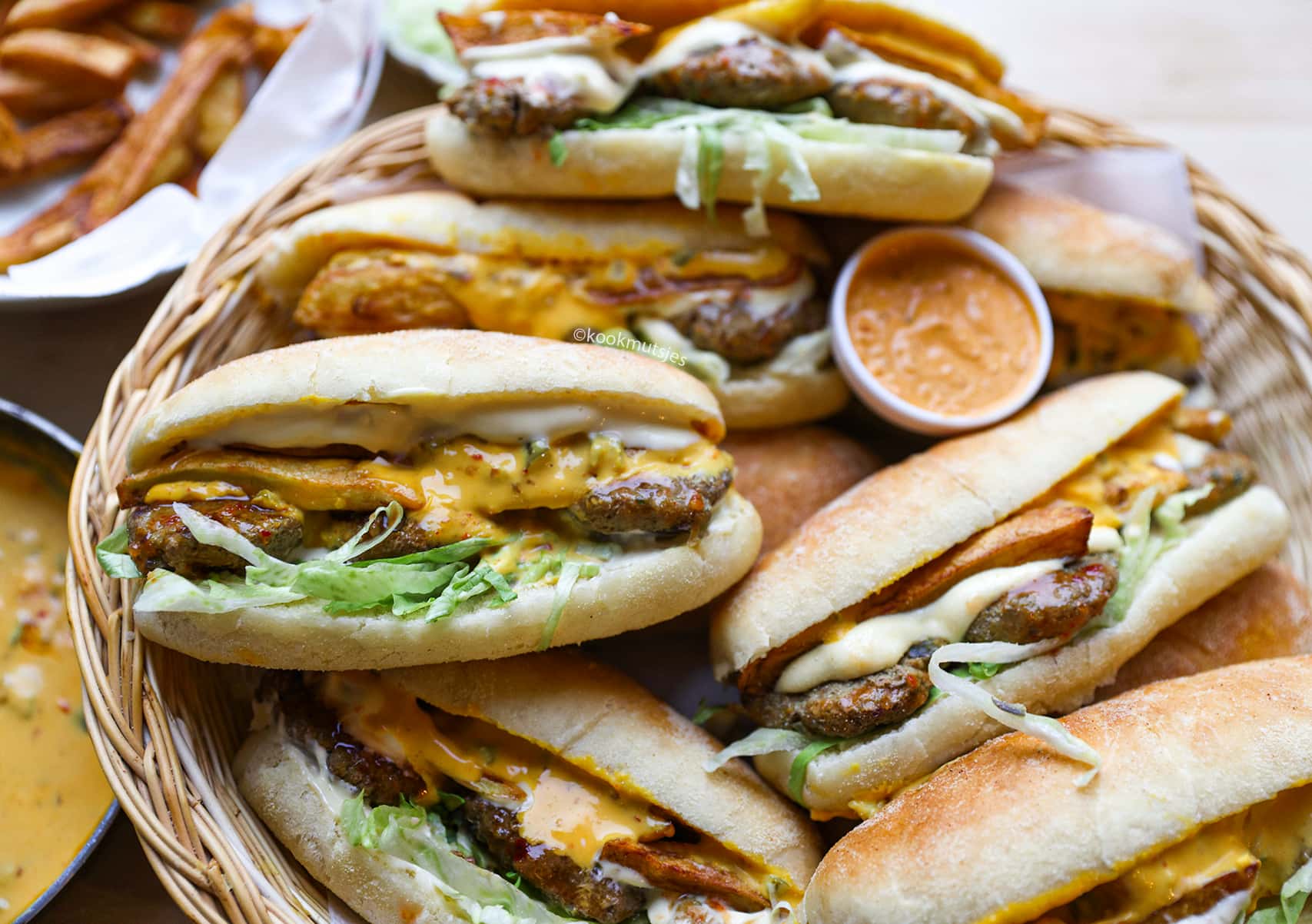 Griesmeelbroodjes met Gehakt Kookmutsjes