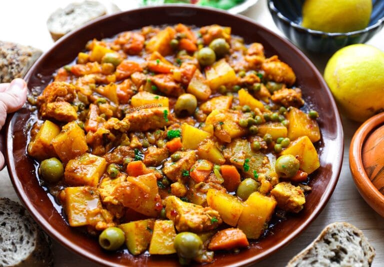 Kip Tajine met Aardappelen in Tomatensaus