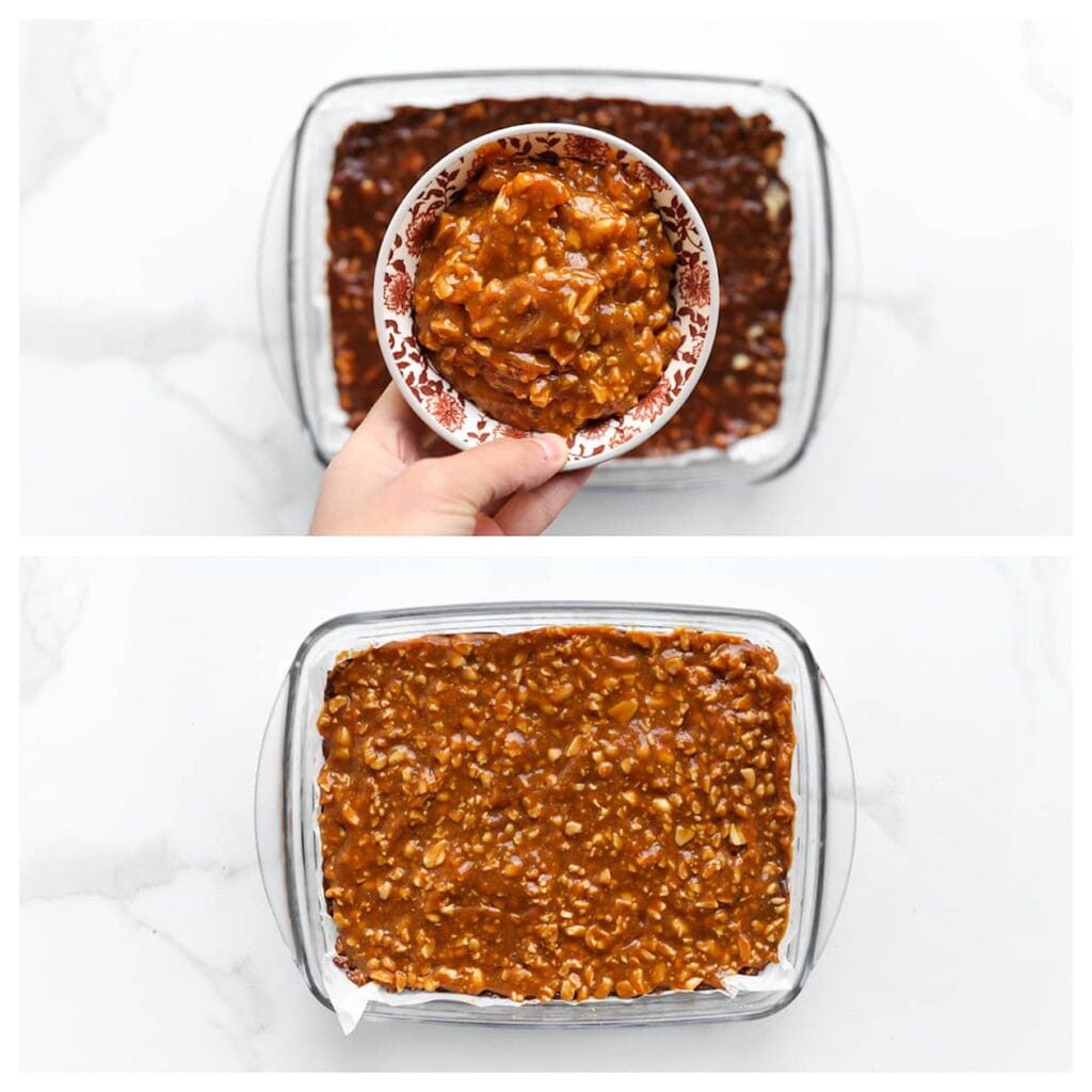 Verdeel het pinda-karamelmengsel over de koekjesbodem. Dek af en plaats in de koelkast om op te stijven.