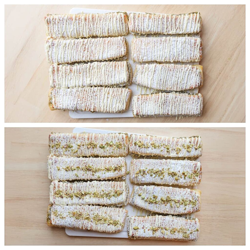 Bestuif de afgekoelde broodjes met poedersuiker. Smelt de witte chocolade au bain-marie of in de magnetron en spuit lijntjes over de broodjes. Garneer met gehakte pistachenoten.