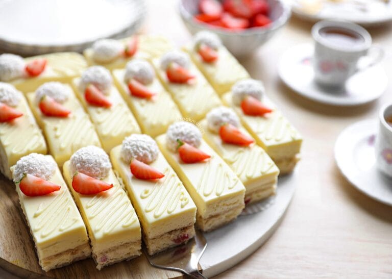 White Chocolate Desserts With Strawberries