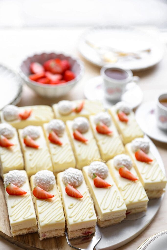 Witte Chocolade Gebakjes eindresultaat van Kookmutsjes
