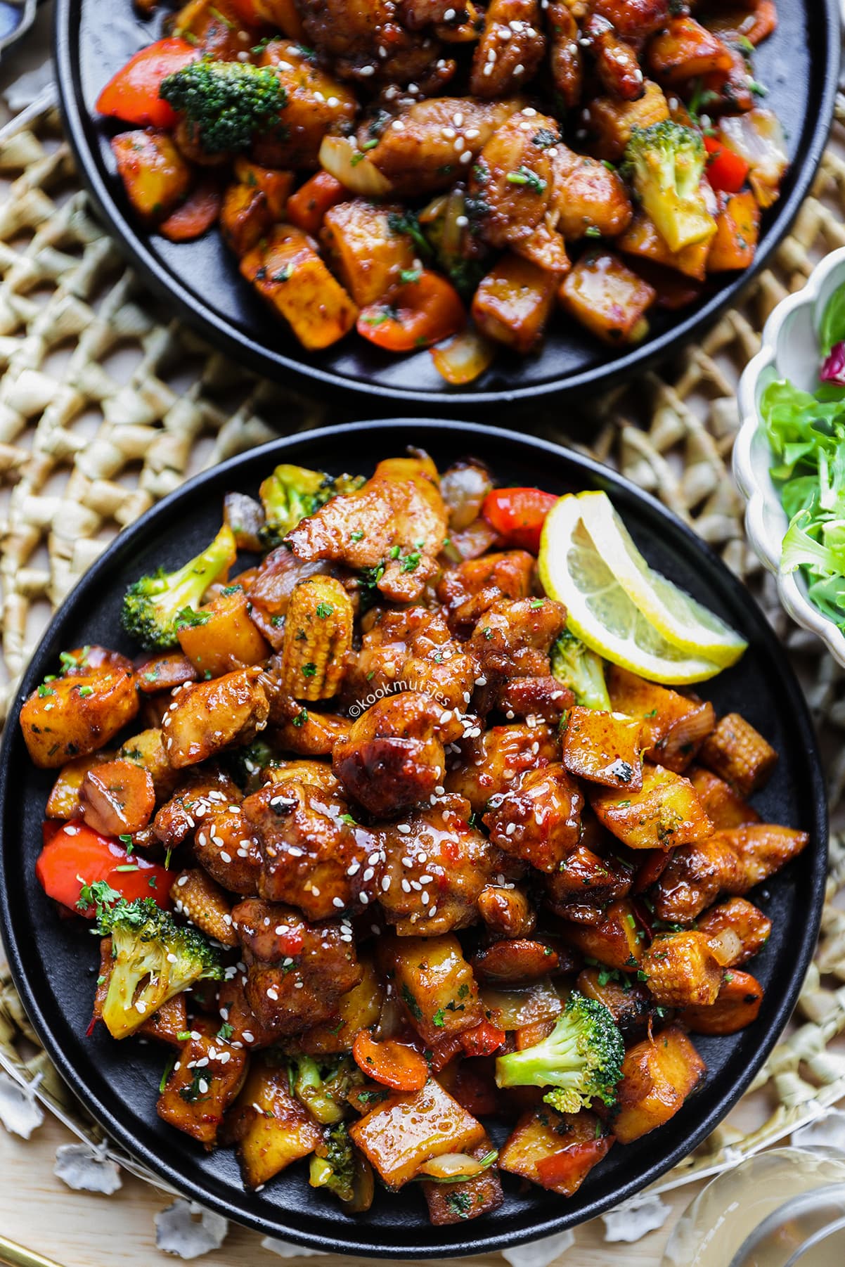 Aardappelwok met Kippendijen eindresultaat Kookmutsjes