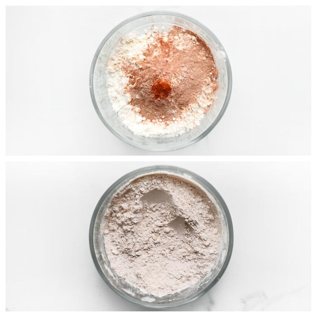 Doe de bloem, maïzena, het zout, de cayennepeper, zwarte peper en uienpoeder in een kom. Meng goed.