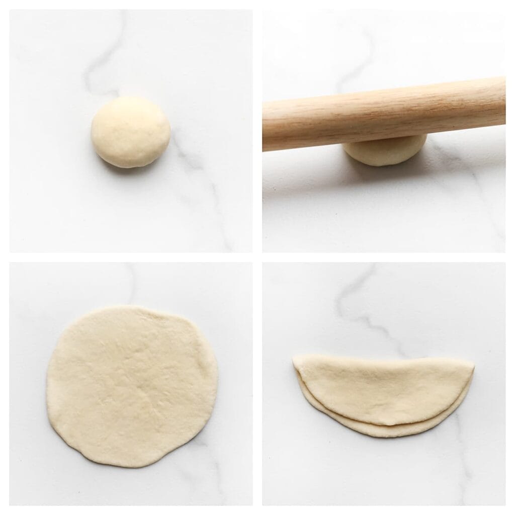 Rol een bol uit tot een ronde lap van ongeveer 14 cm. Vouw deze dubbel.