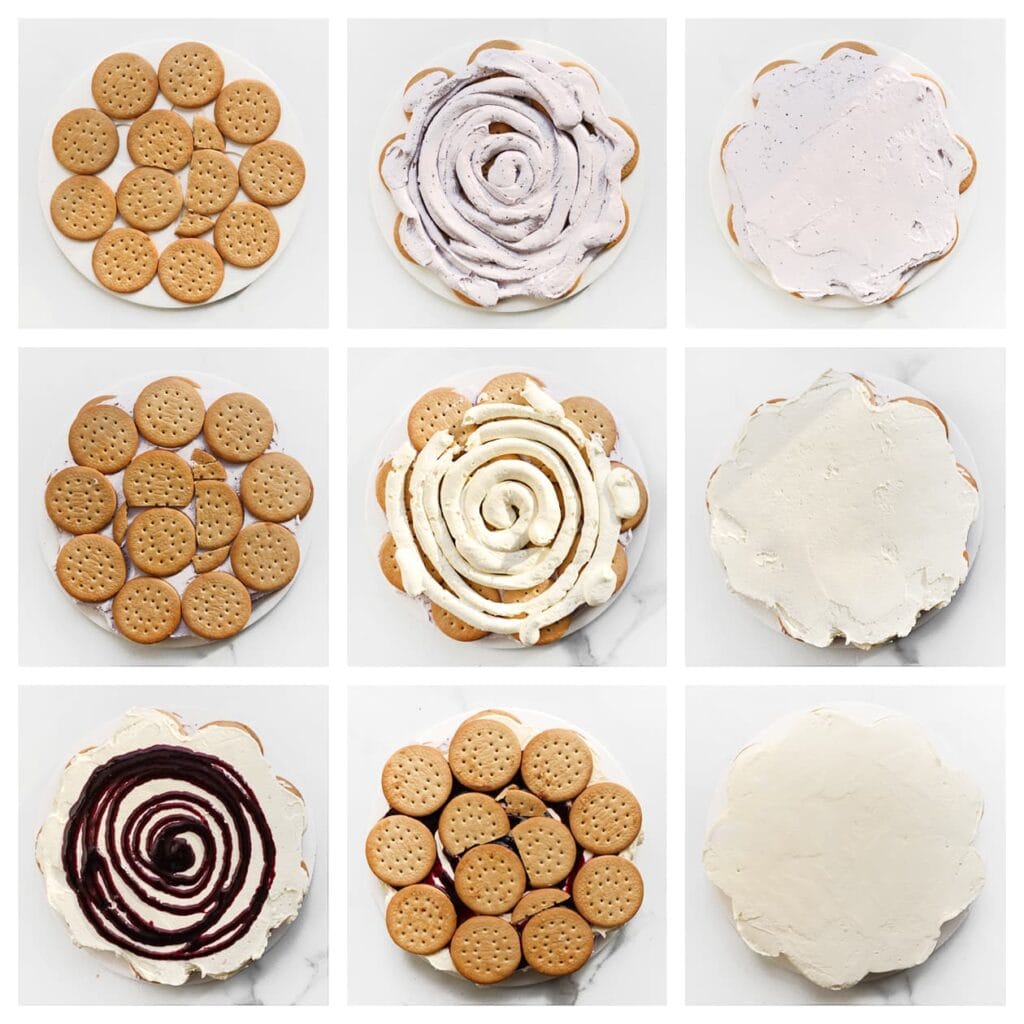 Spuit de bosbessenroom over de koekjes en smeer dit gelijkmatig uit. Leg een tweede laag Maria biscuits bovenop. Spuit de helft van de witte room over deze laag en smeer dit gelijkmatig uit. Spuit er een swirl van bosbessensiroop overheen. Herhaal dit proces met nog een laag Maria biscuits, gevolgd door de resterende witte room. Zorg dat de randen goed bedekt zijn. Zet de taart in de koelkast en laat deze minimaal een paar uur opstijven, bij voorkeur een nachtje.