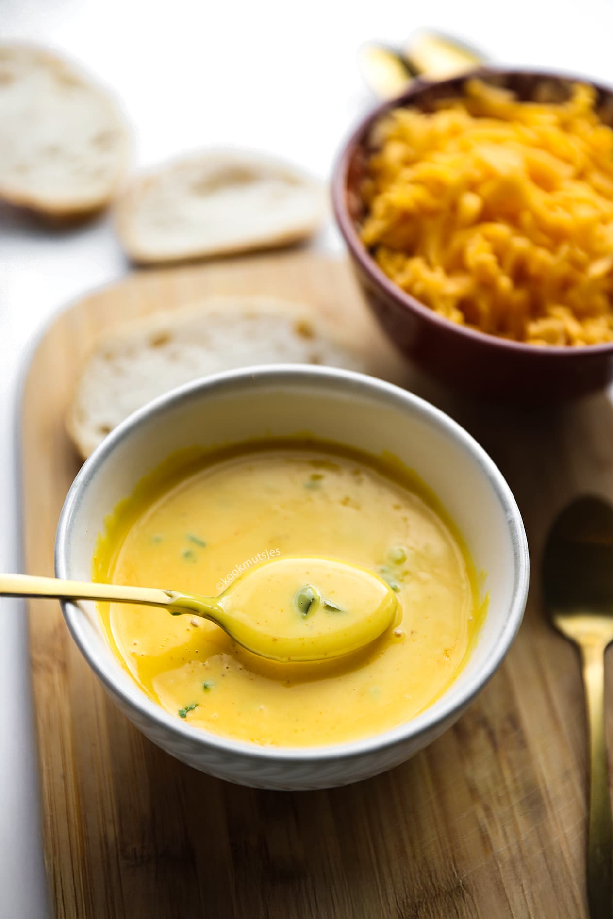 Cheddarsaus zelf maken eindresultaat Kookmutsjes