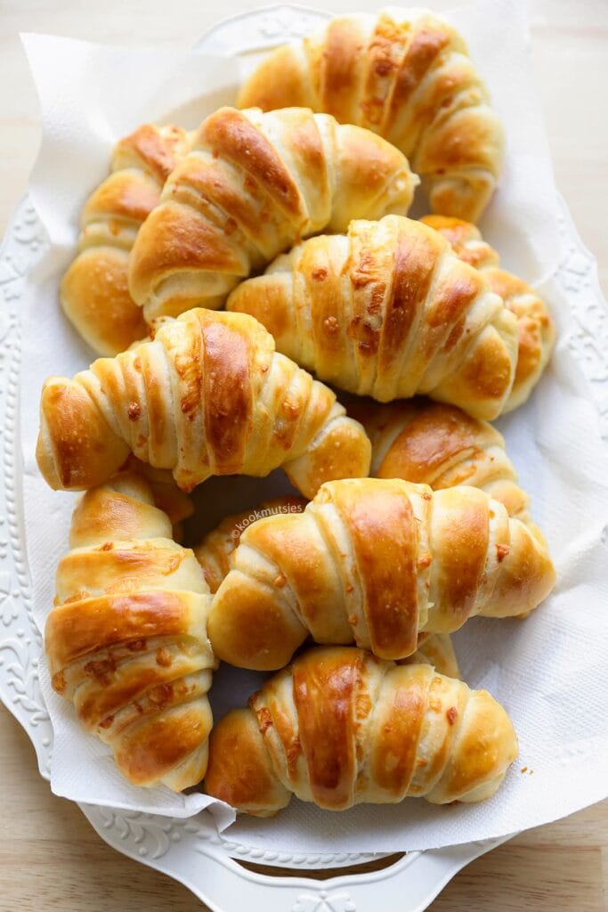 Gevulde croissantbroodjes met kaas eindresultaat van Kookmutsjes