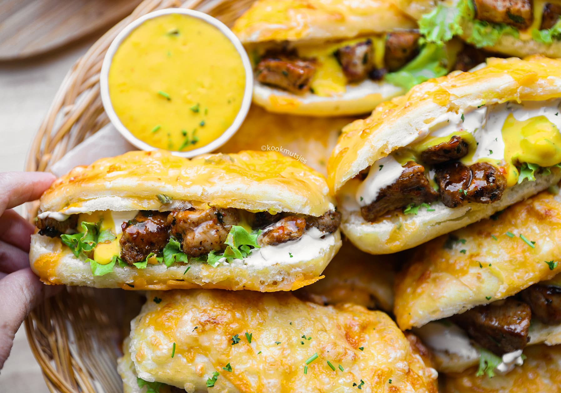 Jalapeno-Kaasbroodjes met Biefstuk Kookmutsjes