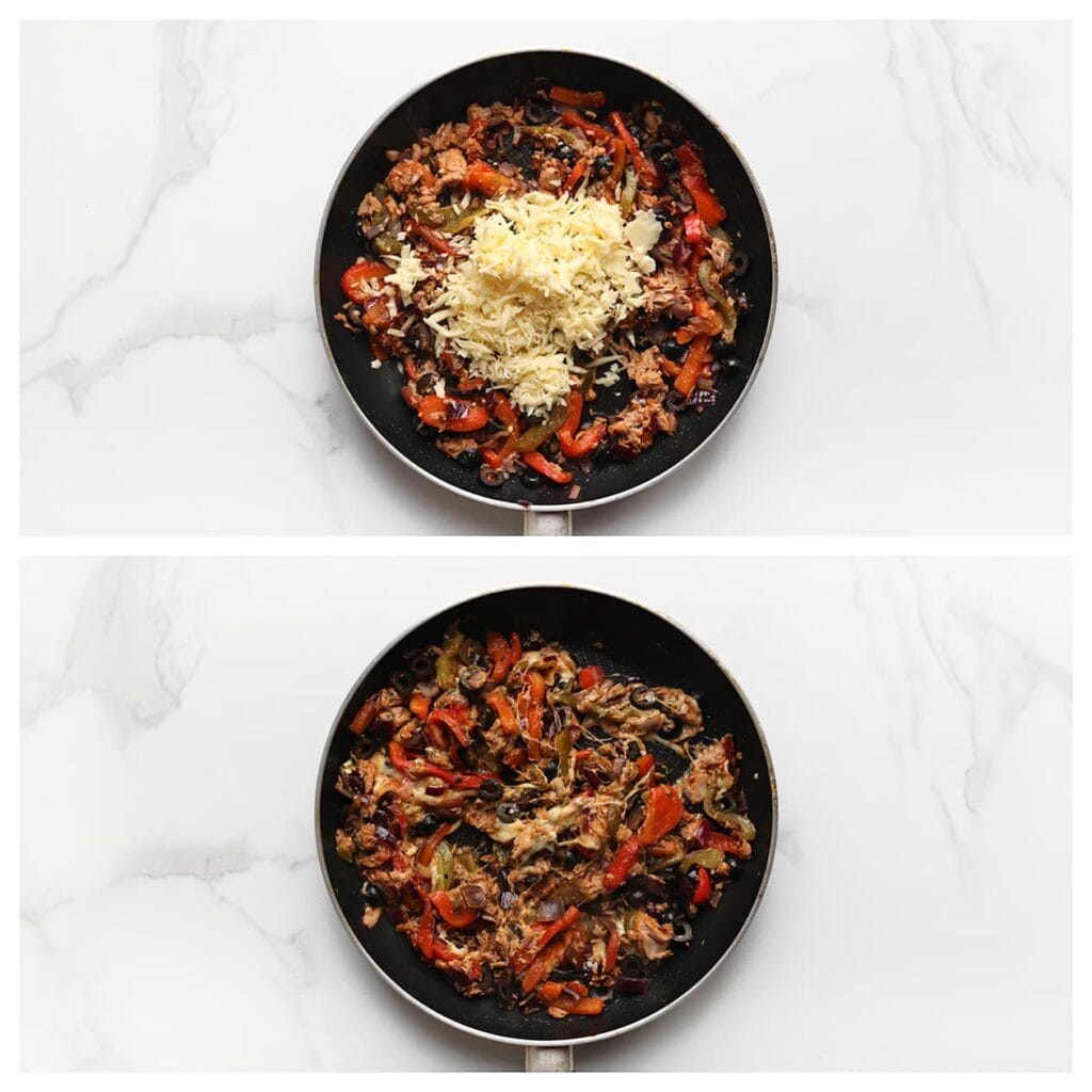 Voeg de geraspte kaas toe, bak nog 1 minuut, en zet het vuur uit. Laat het mengsel afkoelen.