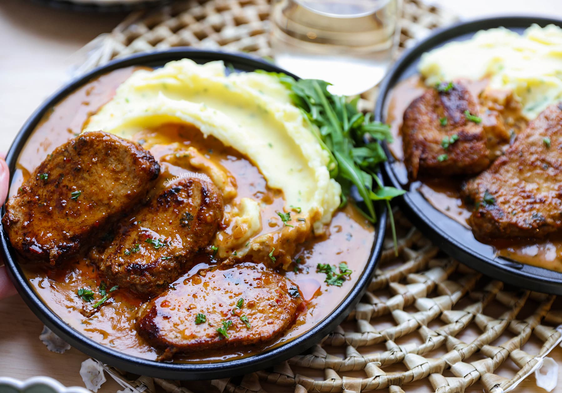 Ossenhaas met Aardappelpuree en Uiensaus Kookmutsjes