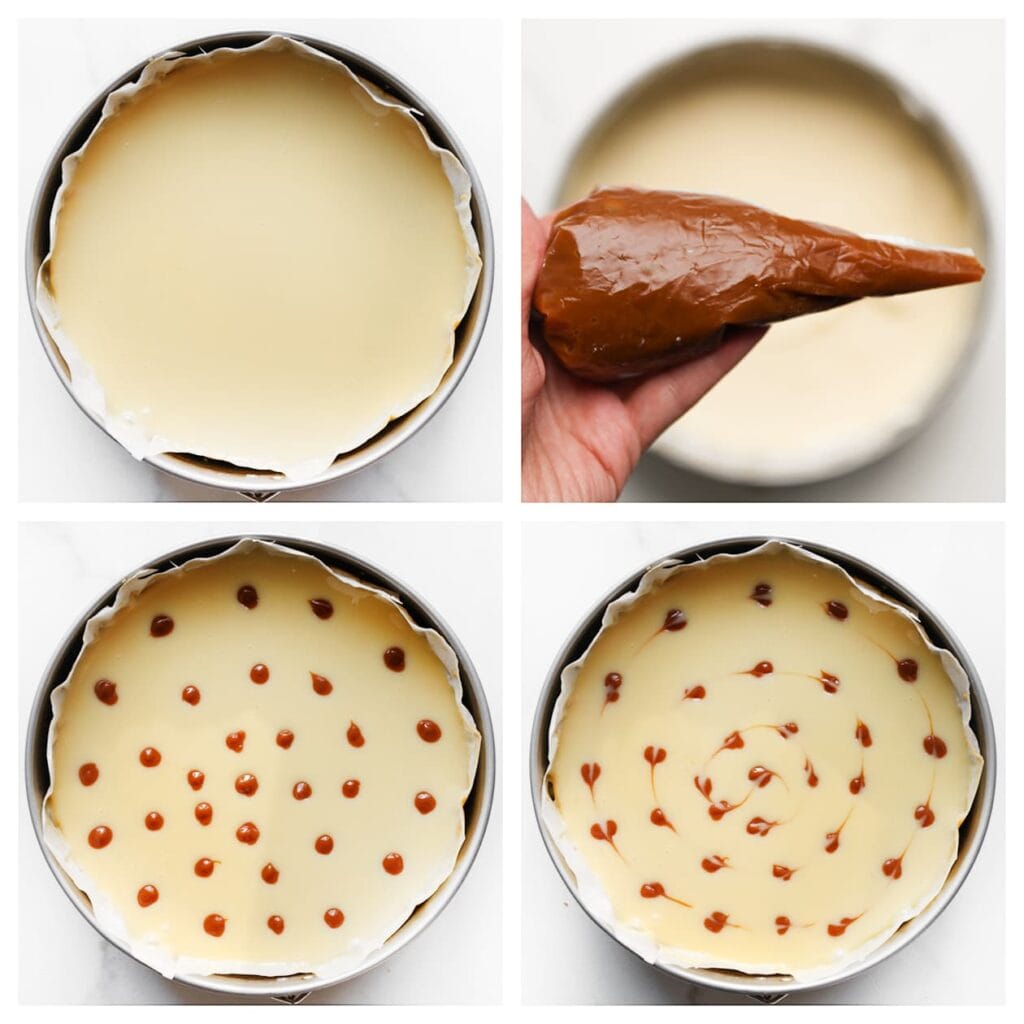 Giet de ganache over de afgekoelde cheesecake. Spuit er druppels karamel op. Gebruik een tandenstoker om een mooi patroon te maken. Dek de cheesecake af en laat deze opstijven in de koelkast, bij voorkeur een nacht.
