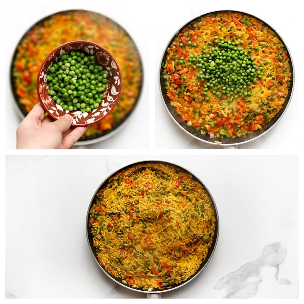 Voeg de doperwten toe, meng goed en kook 5 minuten, of tot de rijst al het water heeft opgenomen.