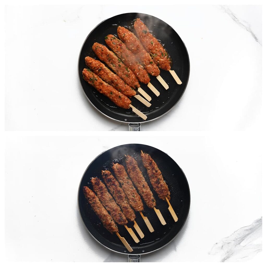 Verhit een koekenpan op middelhoog vuur. Voeg de gehaktspiesjes toe en bak ze rondom goudbruin en gaar.