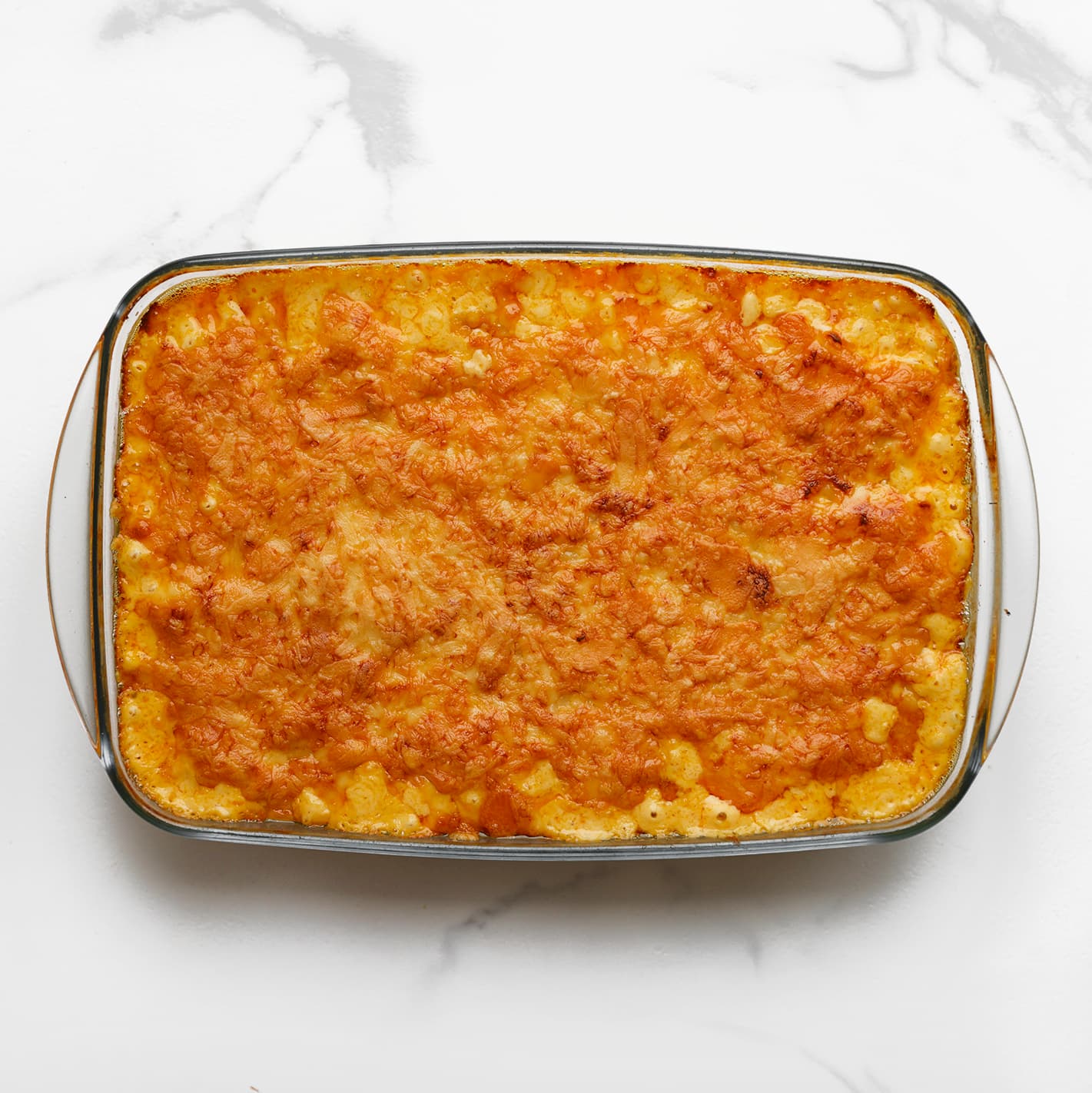 Mac and cheeseschotel bakken in de oven