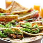 Platte broodjes gevuld met kip Kookmutsjes