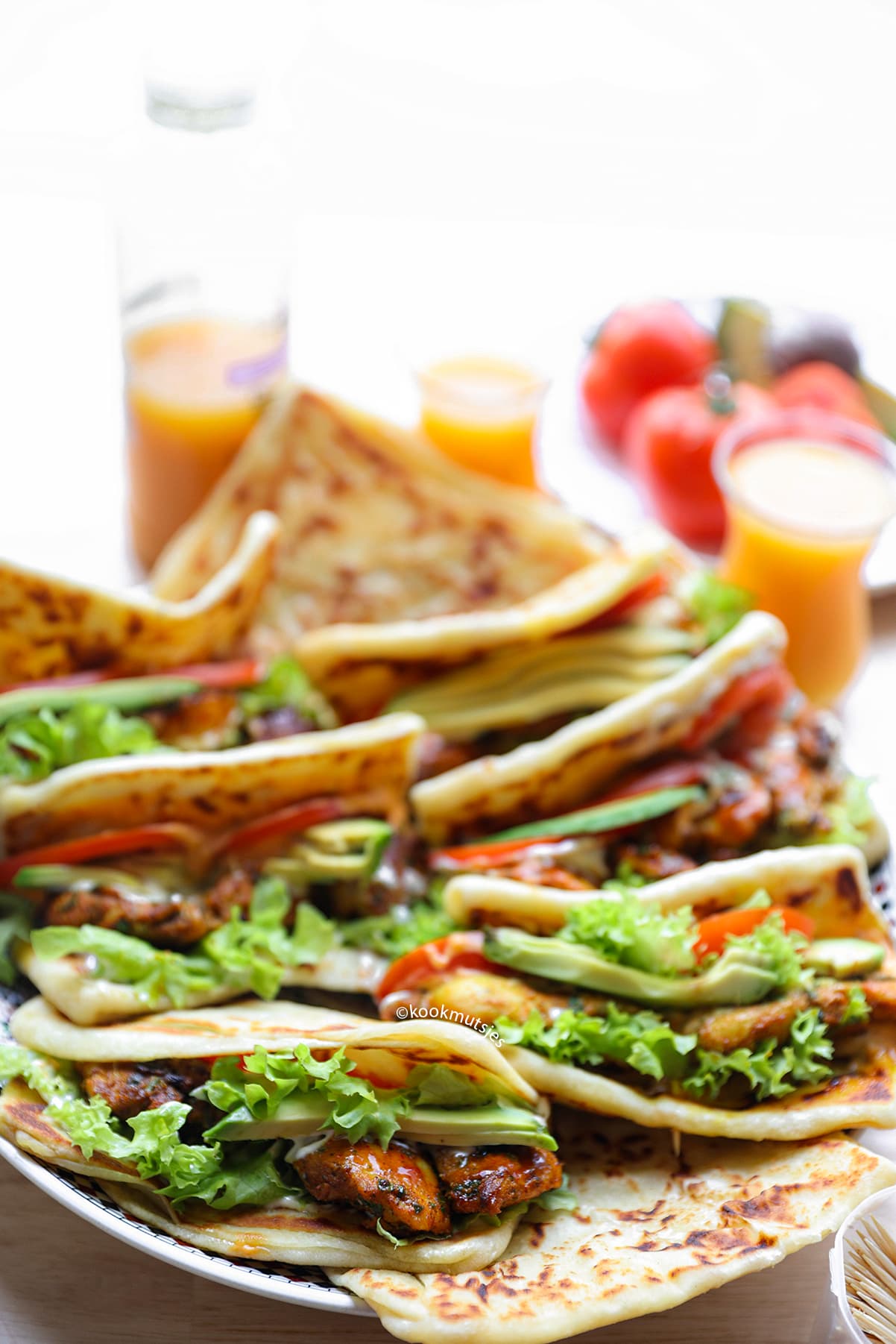 Platte broodjes gevuld met kip eindresultaat Kookmutsjes