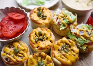 Zachte gevulde broodjes met gehakt Kookmutsjes