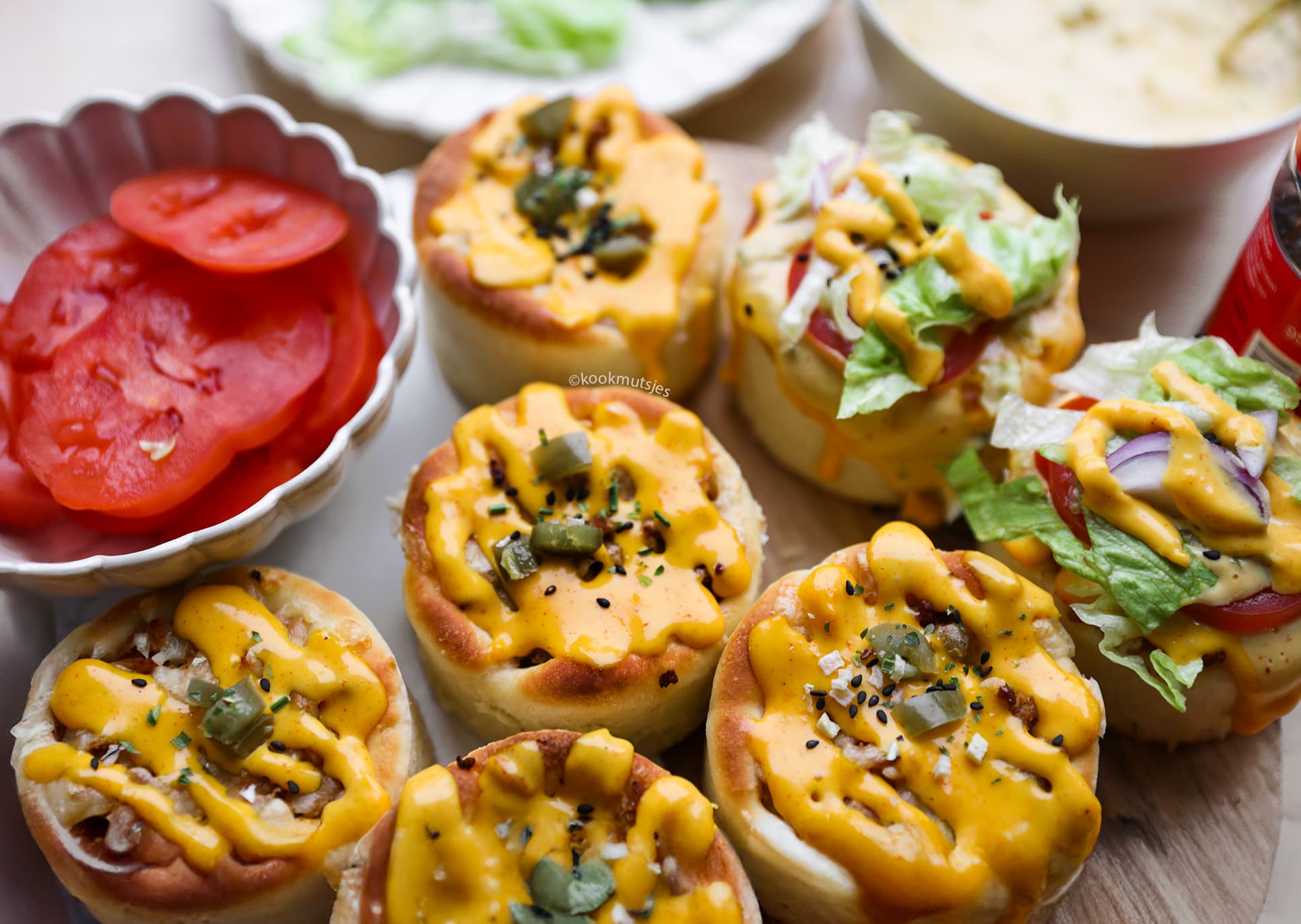 Zachte gevulde broodjes met gehakt Kookmutsjes