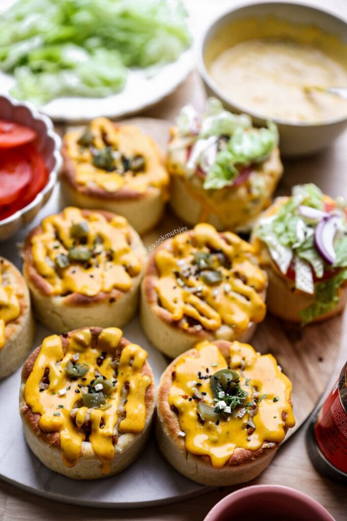 Zachte gevulde broodjes met gehakt eindresultaat van Kookmutsjes