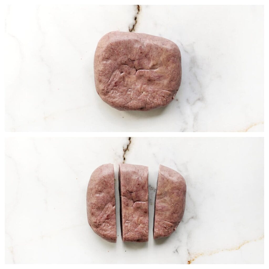 Verdeel het koekjesdeeg in drie gelijke stukken van ongeveer 175 gram. 