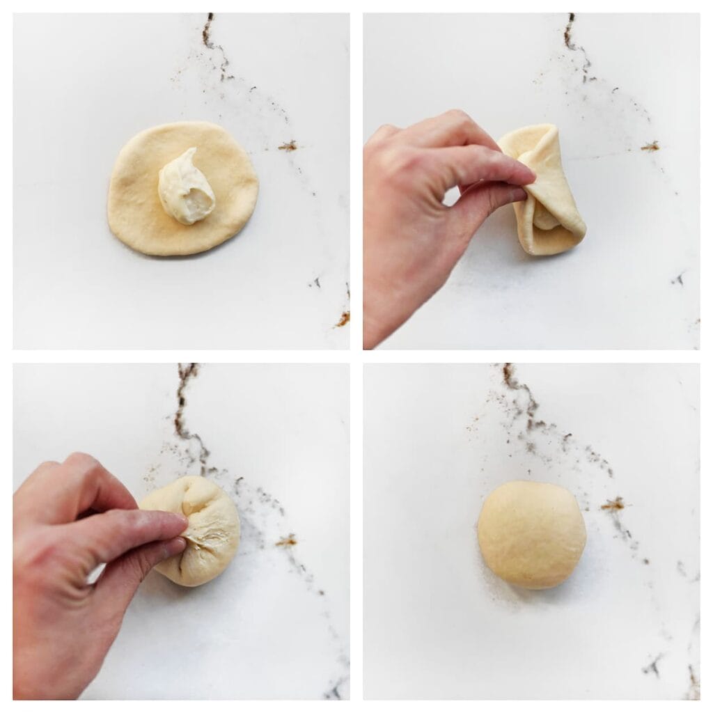 Leg een bevroren portie chocoladevulling in het midden en vouw het deeg er goed omheen. Zorg dat het deeg goed is afgesloten, zodat de vulling er niet uitloopt tijdens het bakken.