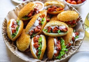 Gebakken Broodjes met Kip in Honingsaus Kookmutsjes